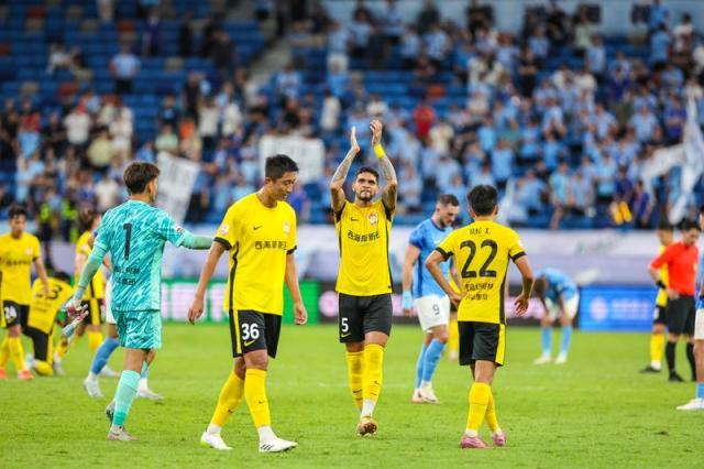 严益唯:中超掀起读秒狂潮 争冠拼人保级拼命