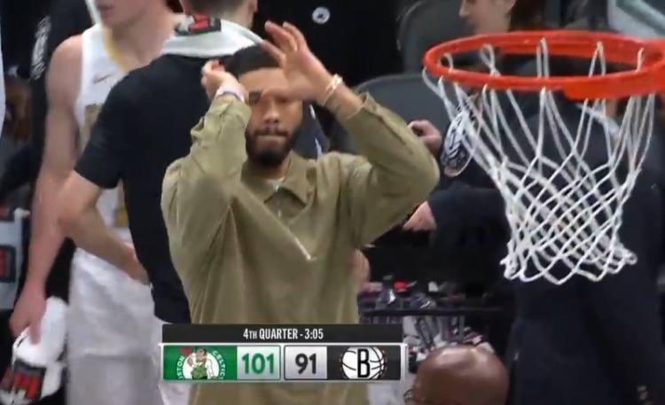 爱游戏官网-塔图姆跃跃欲试!杰伦·布朗助攻普理查德三分 绿军轰出11-0!