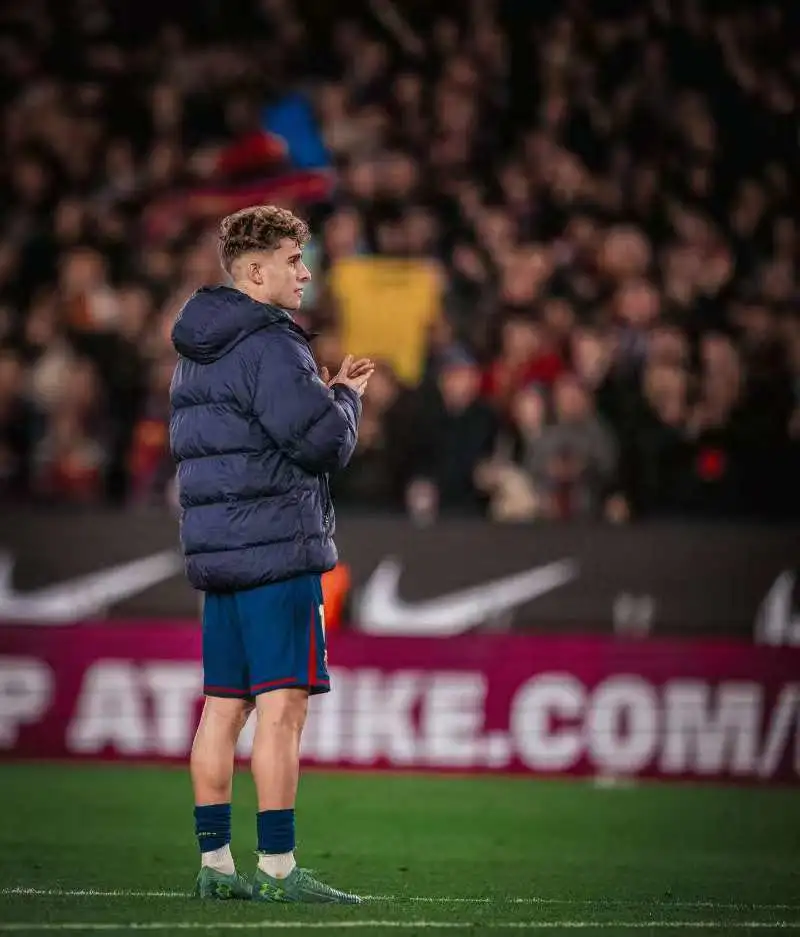 爱游戏体育-费尔明赛后社媒:为球队骄傲,凭借这样的斗志能取得大成就