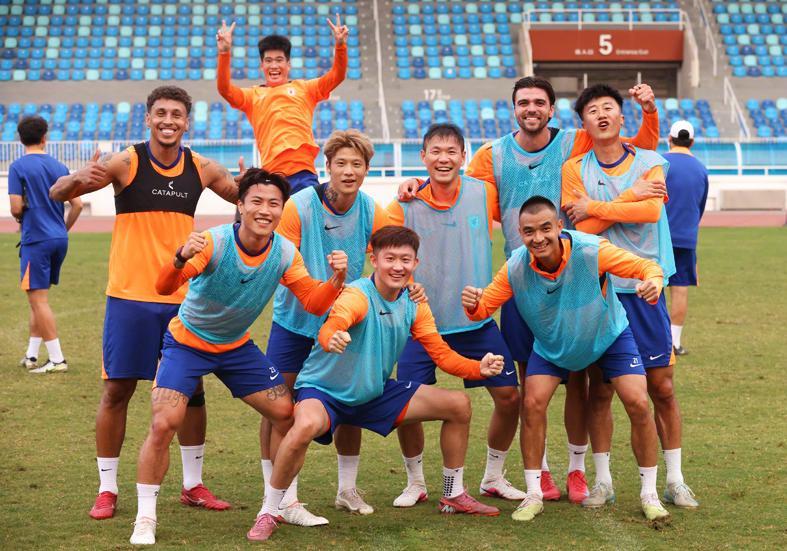 爱游戏体育-小恒17号 小谢7号!泰山非自家青训仅4将 队史4大射手齐聚大球场