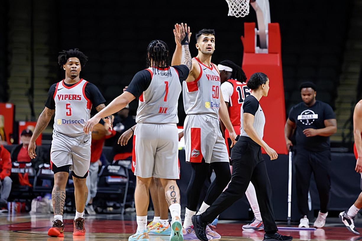 爱游戏体育-又一次打出了灾难级表现,但火箭二队还是坚持以他为绝对核心?